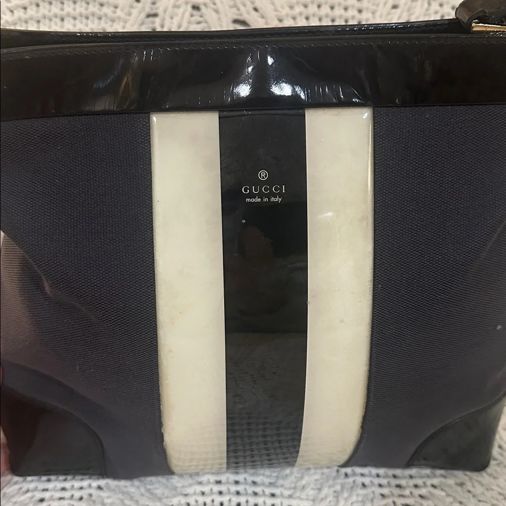 Gucci Black and Cream Shoulder Bag - Picture 1 of 16